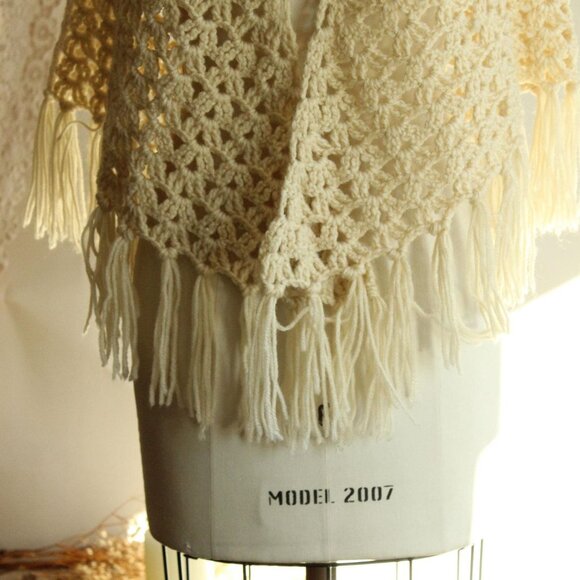 Vintage 1960s 1970s Shawl, Ivory Knit with Fringe Cape or Wrap - Picture 4 of 11